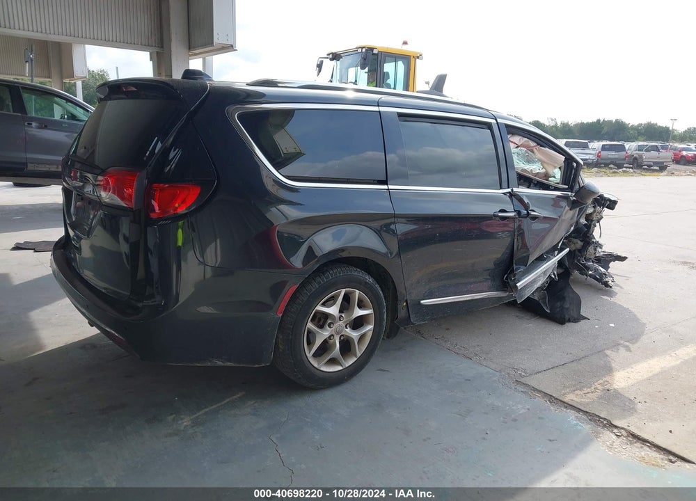 2018 CHRYSLER PACIFICA TOURING L VIN: 2C4RC1BG9JR126637