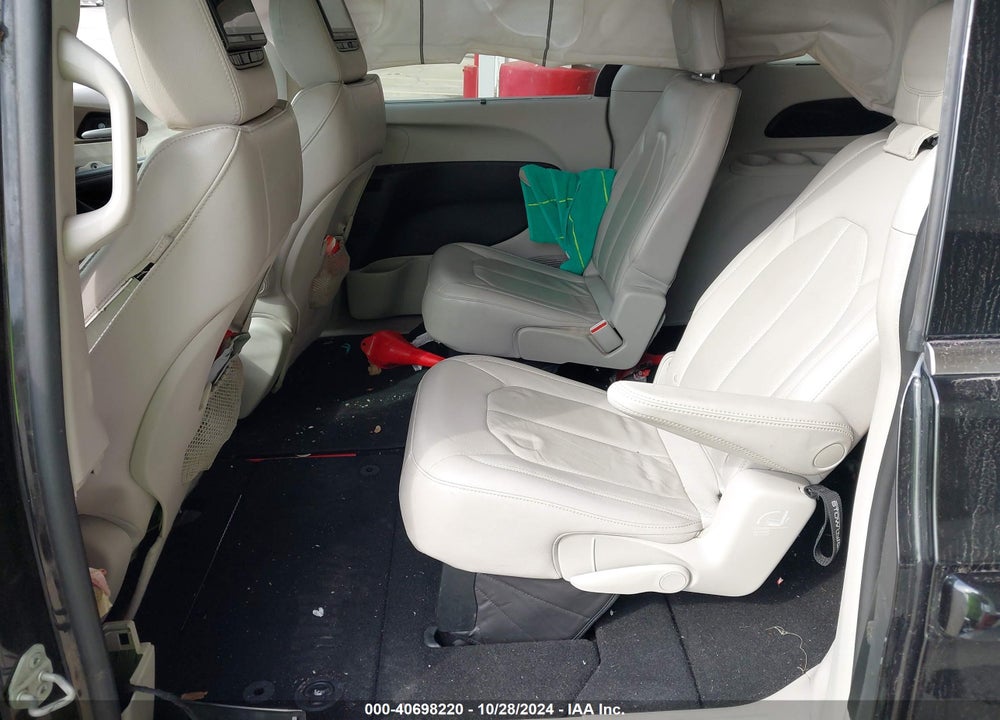 2018 CHRYSLER PACIFICA TOURING L VIN: 2C4RC1BG9JR126637