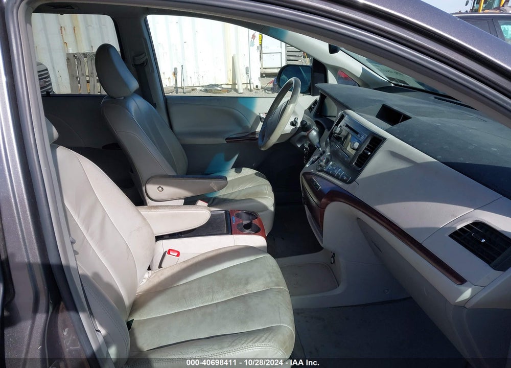 2011 TOYOTA SIENNA XLE V6 VIN: 5TDYK3DC0BS173732