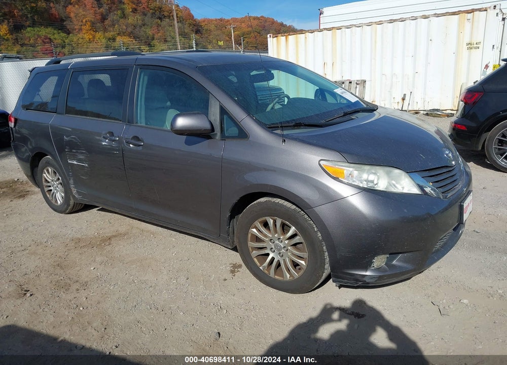 2011 TOYOTA SIENNA XLE V6 VIN: 5TDYK3DC0BS173732