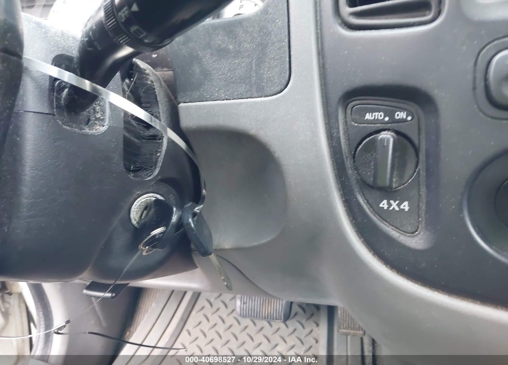 2001 FORD ESCAPE XLT VIN: 1FMYU04181KE77450