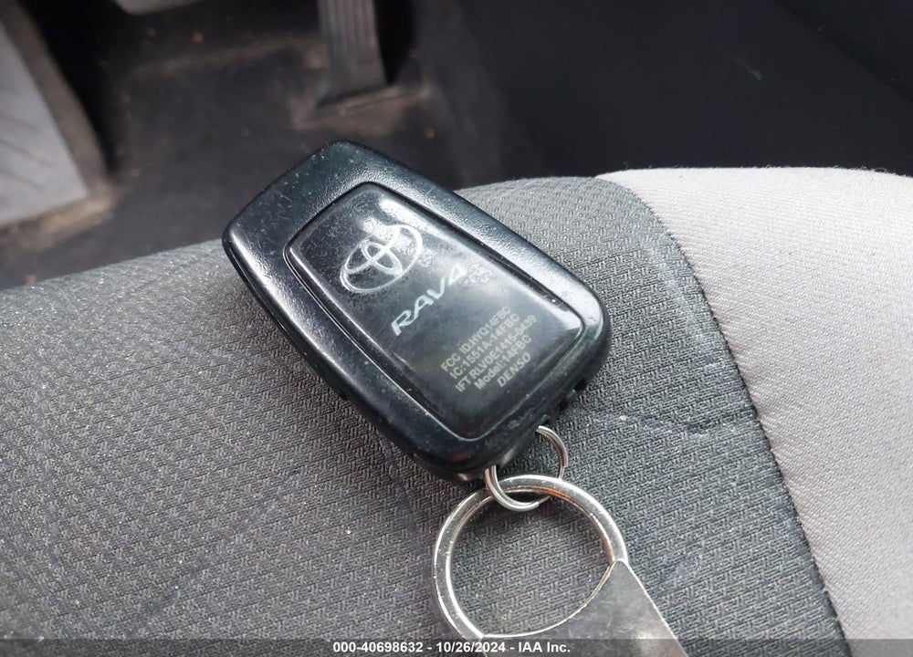 2020 TOYOTA RAV4 XLE VIN: 2T3W1RFV3LC076179