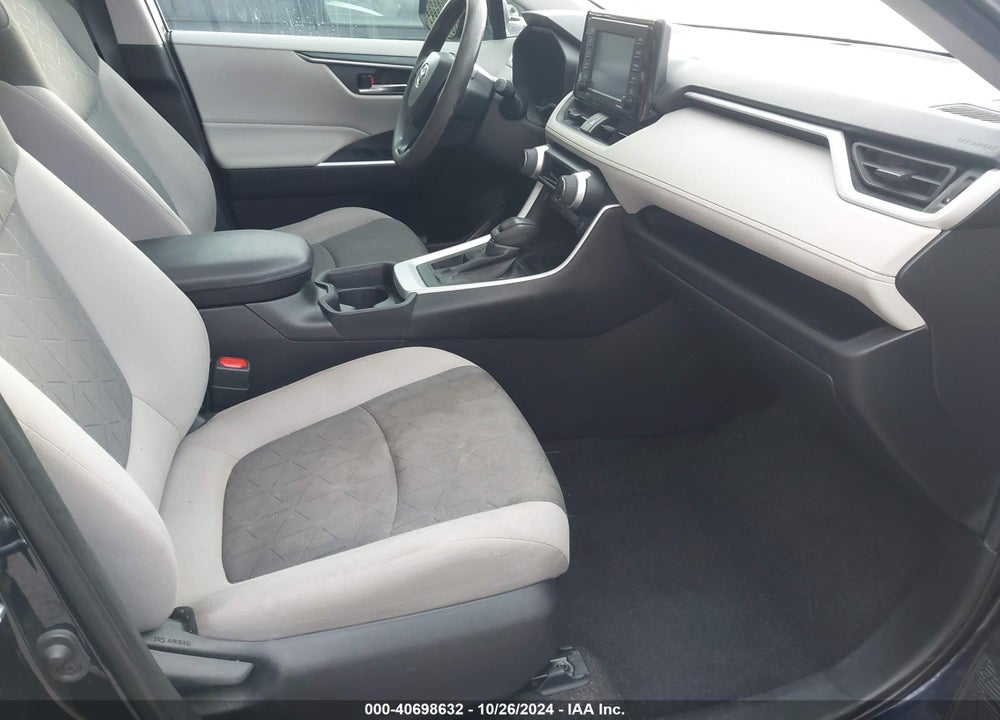 2020 TOYOTA RAV4 XLE VIN: 2T3W1RFV3LC076179