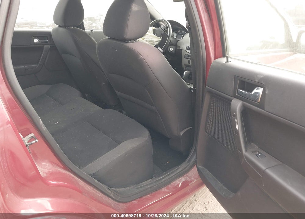 2010 FORD FOCUS SES VIN: 1FAHP3GN0AW226223