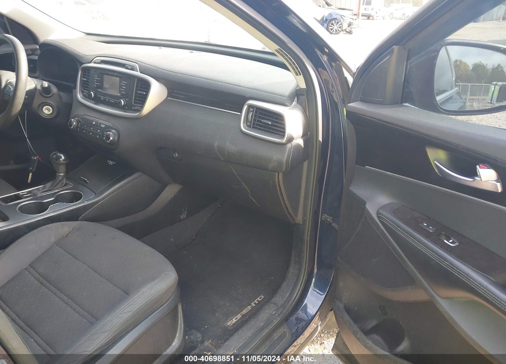 2016 KIA SORENTO 2.4L LX VIN: 5XYPG4A30GG036205