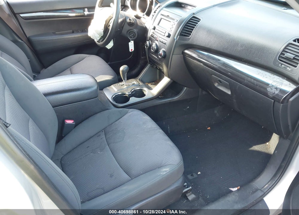 2013 KIA SORENTO LX V6 VIN: 5XYKTDA26DG403603