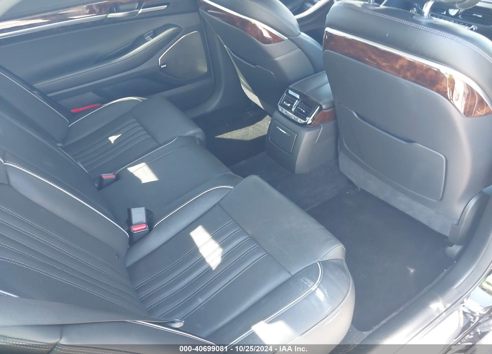 2018 GENESIS G90 3.3T PREMIUM VIN: KMHG34JA2JU042454