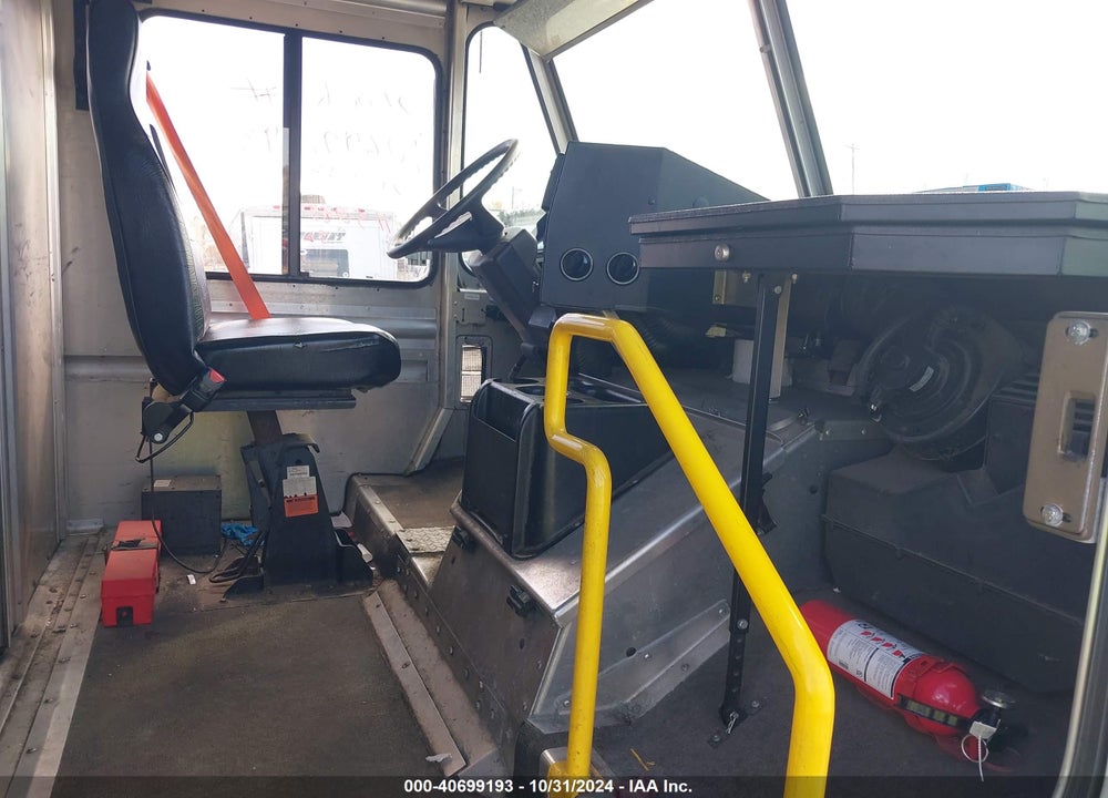 2014 FREIGHTLINER CHASSIS M LINE WALK-IN VAN VIN: 4UZAC2DVXECFX6907