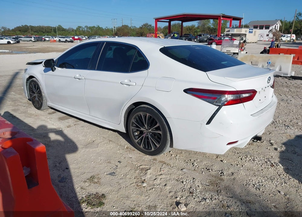 2018 TOYOTA CAMRY SE VIN: 4T1B11HK0JU048704