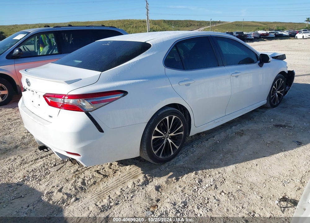 2018 TOYOTA CAMRY SE VIN: 4T1B11HK0JU048704