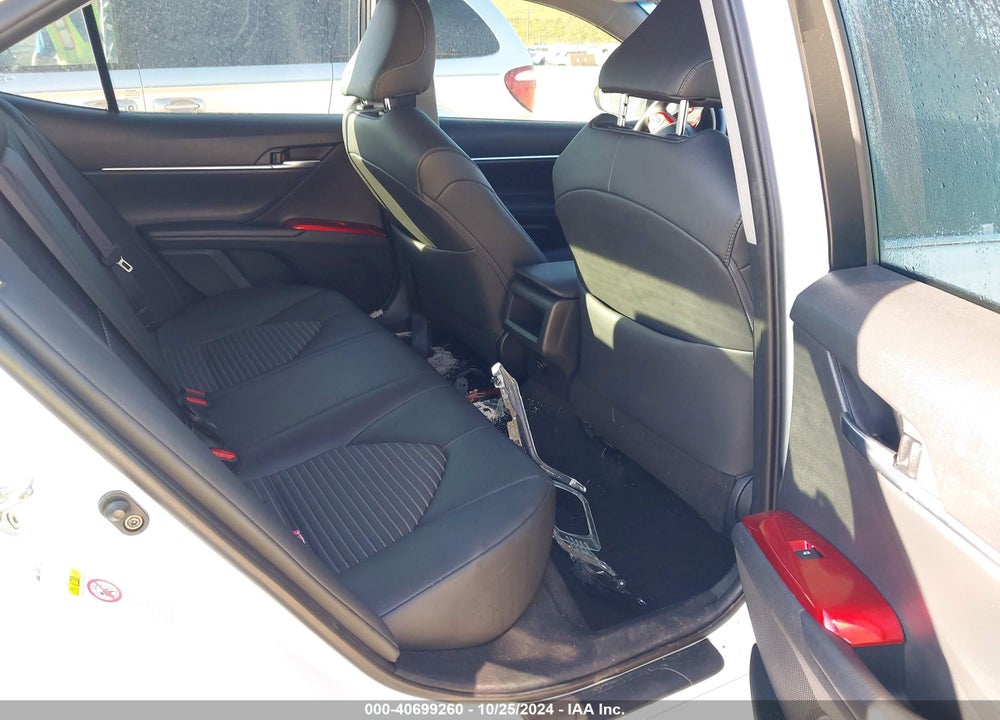 2018 TOYOTA CAMRY SE VIN: 4T1B11HK0JU048704