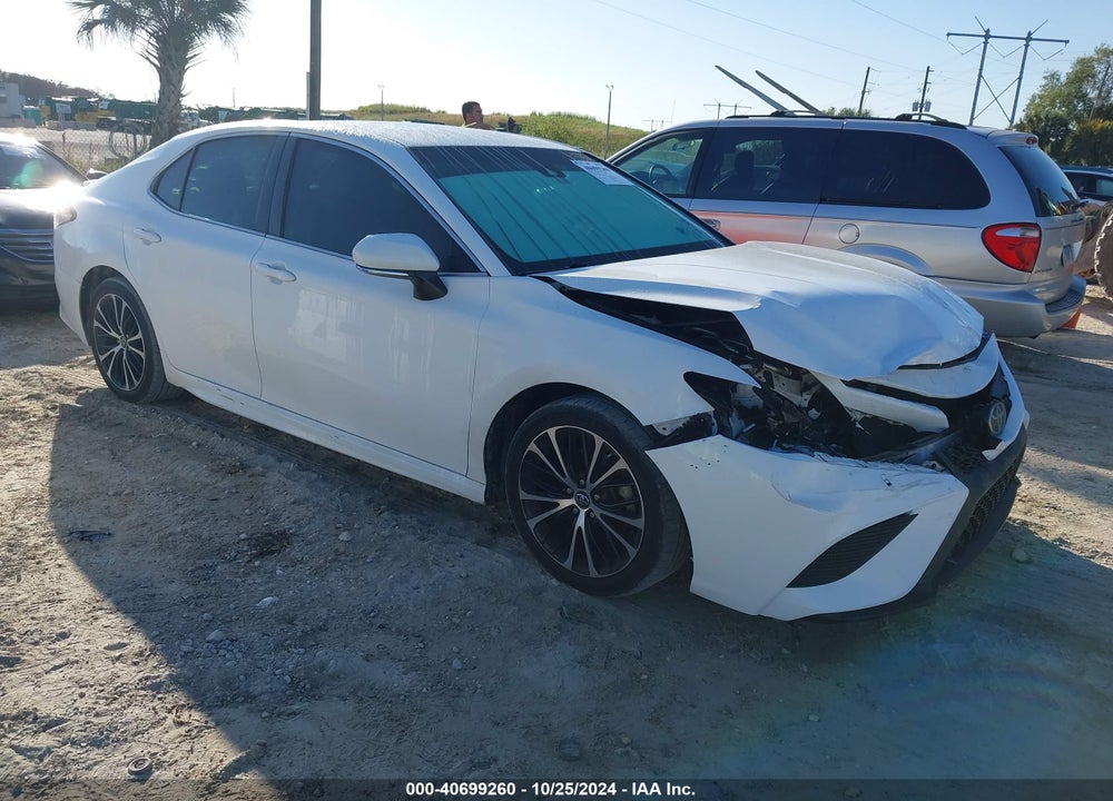 2018 TOYOTA CAMRY SE VIN: 4T1B11HK0JU048704