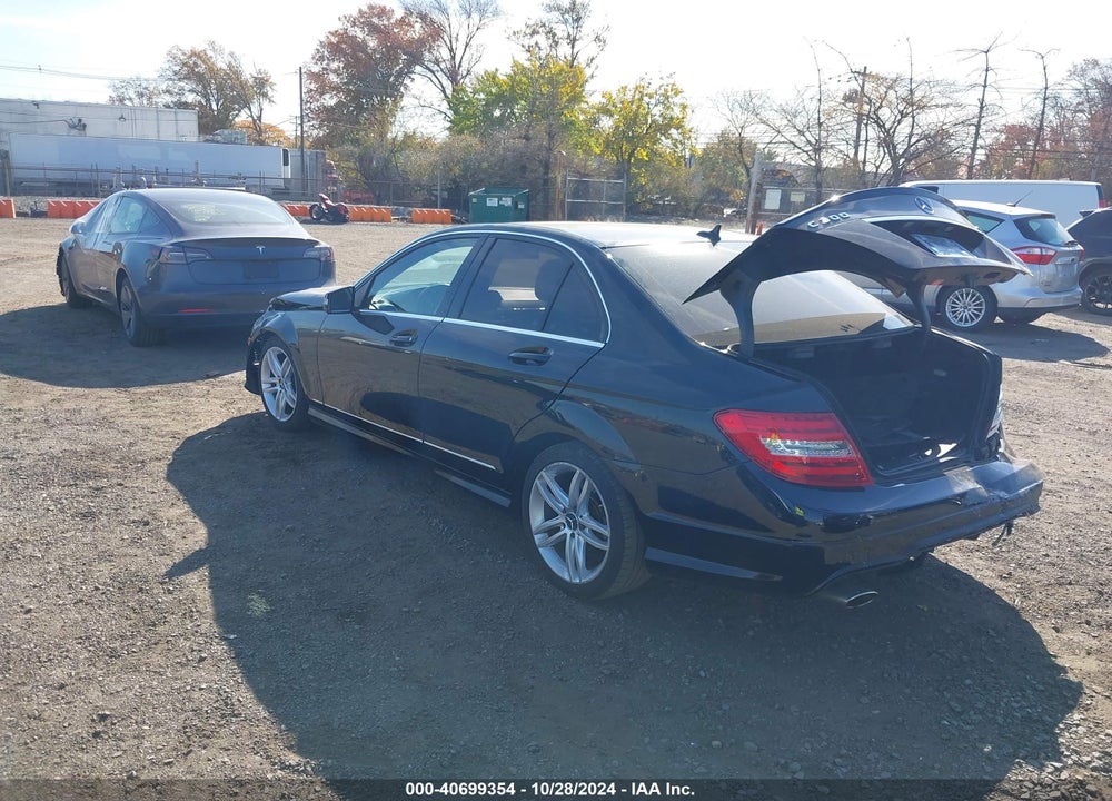 2013 MERCEDES-BENZ C 300 LUXURY 4MATIC/SPORT 4MATIC VIN: WDDGF8AB6DR275438