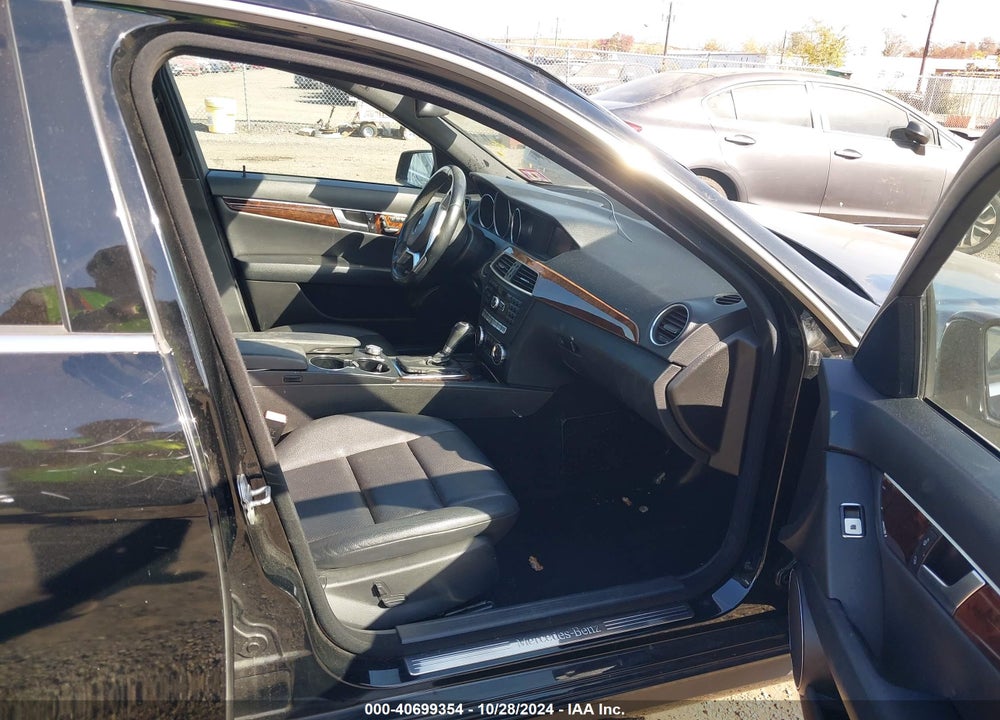 2013 MERCEDES-BENZ C 300 LUXURY 4MATIC/SPORT 4MATIC VIN: WDDGF8AB6DR275438