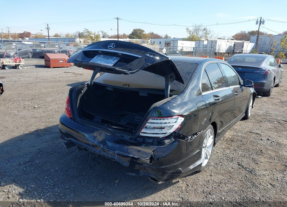2013 MERCEDES-BENZ C 300 LUXURY 4MATIC/SPORT 4MATIC VIN: WDDGF8AB6DR275438