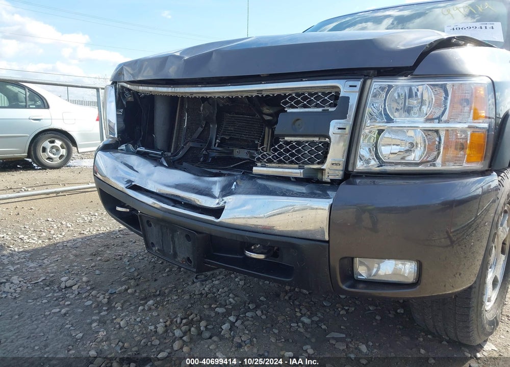 2011 CHEVROLET SILVERADO 1500 LT VIN: 3GCUKSE29BG262311