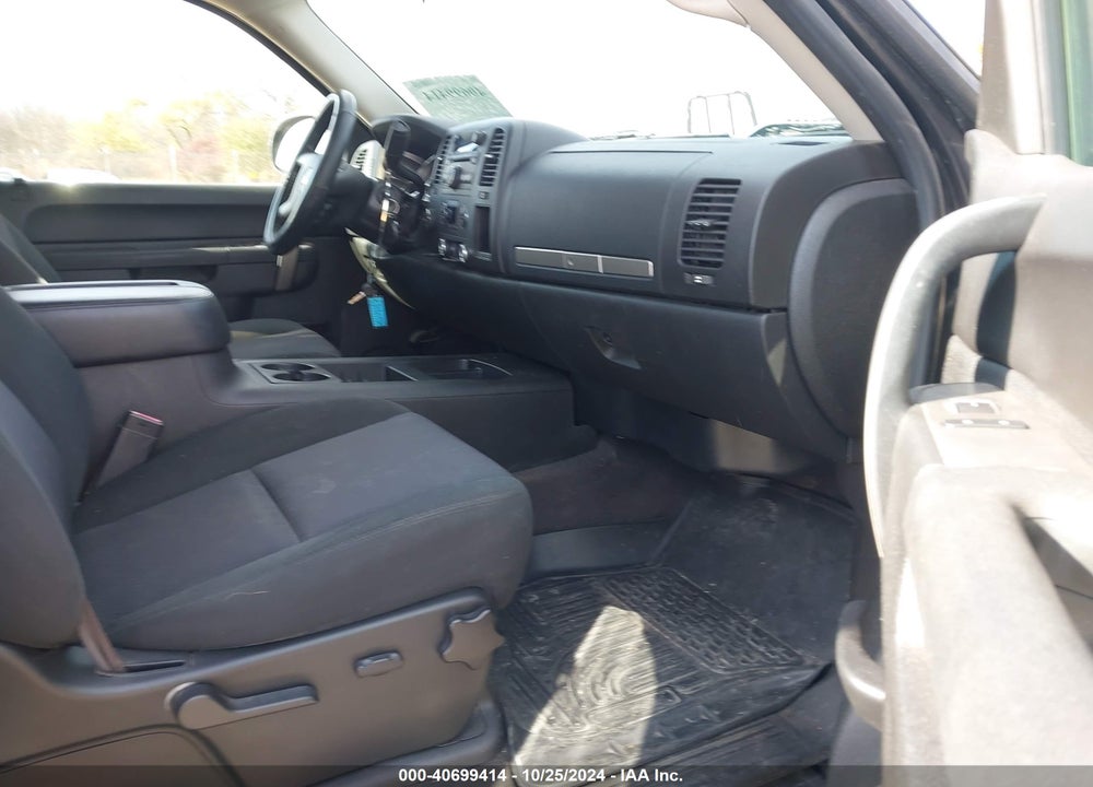 2011 CHEVROLET SILVERADO 1500 LT VIN: 3GCUKSE29BG262311