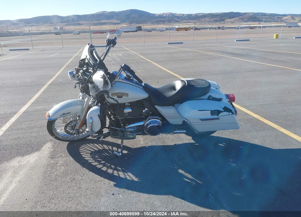 2014 HARLEY-DAVIDSON FLHTK SHRINE ULTRA LIMITED VIN: 1HD1KNL11EB658548