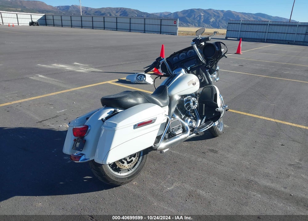 2014 HARLEY-DAVIDSON FLHTK SHRINE ULTRA LIMITED VIN: 1HD1KNL11EB658548