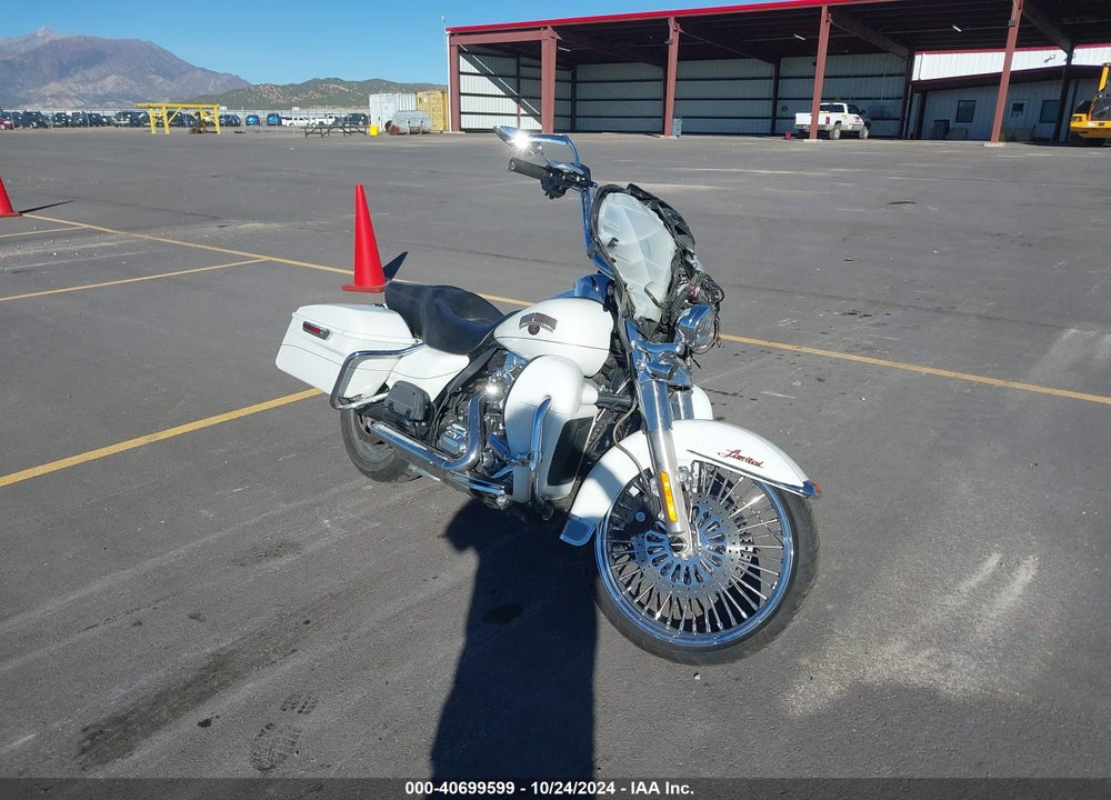 2014 HARLEY-DAVIDSON FLHTK SHRINE ULTRA LIMITED VIN: 1HD1KNL11EB658548