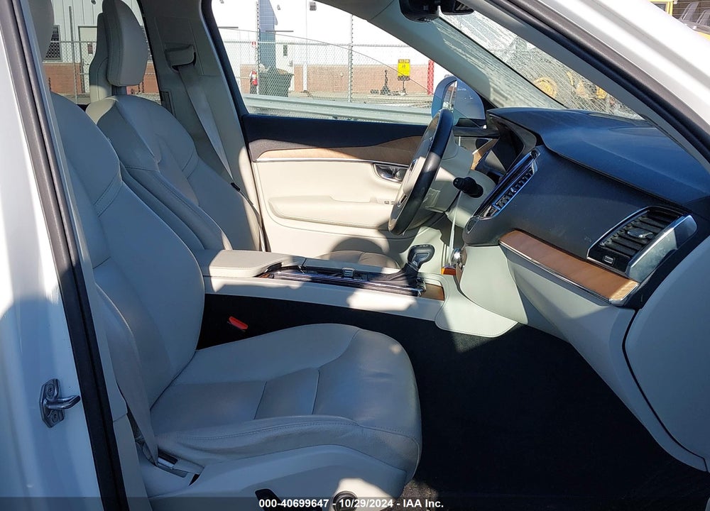 2022 VOLVO XC90 T6 MOMENTUM 7 PASSENGER VIN: YV4A22PK6N1777962