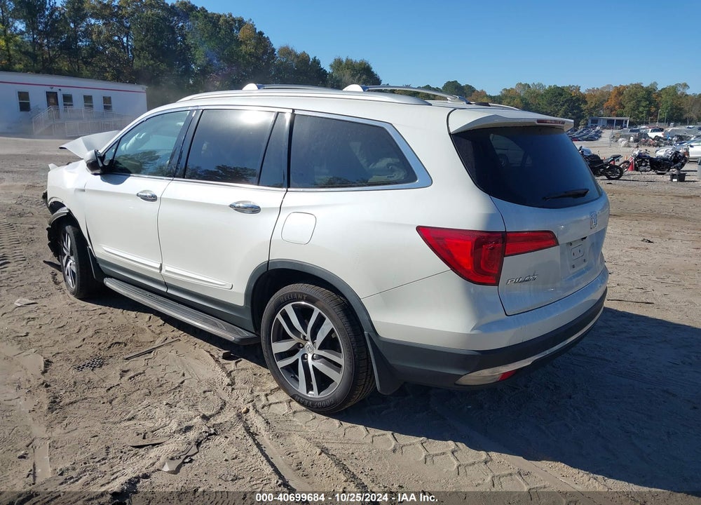 2018 HONDA PILOT TOURING VIN: 5FNYF5H90JB008913