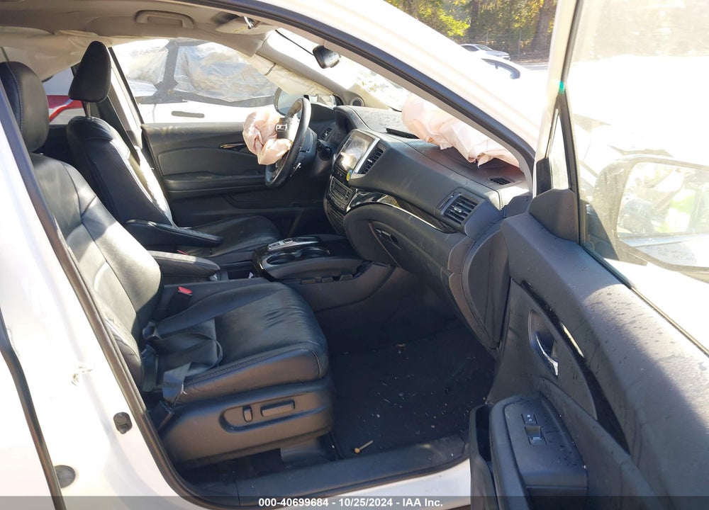 2018 HONDA PILOT TOURING VIN: 5FNYF5H90JB008913