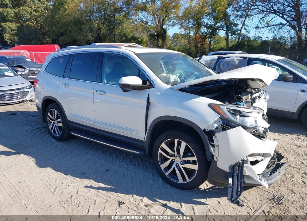 2018 HONDA PILOT TOURING VIN: 5FNYF5H90JB008913