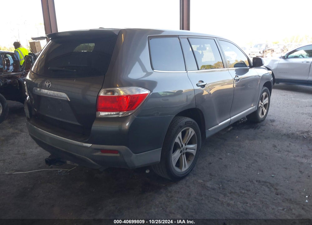 2011 TOYOTA HIGHLANDER VIN: 5TDZA3EH9BS010143