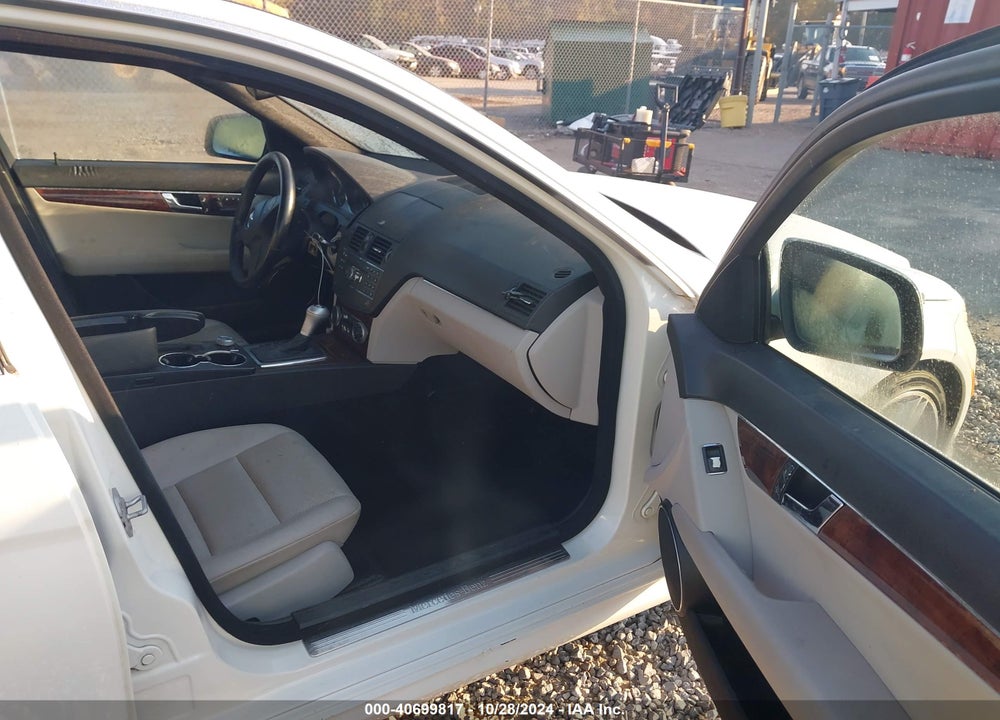 2009 MERCEDES-BENZ C 300 LUXURY/SPORT VIN: WDDGF54X89F220987