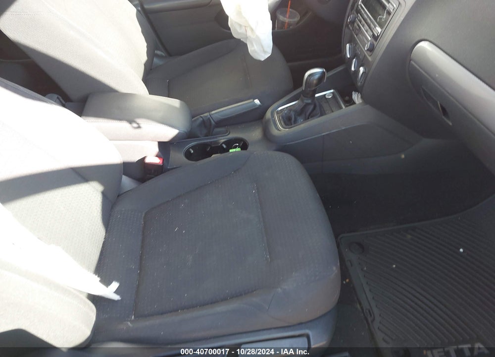 2015 VOLKSWAGEN JETTA 1.8T SE VIN: 3VWD17AJ3FM321550