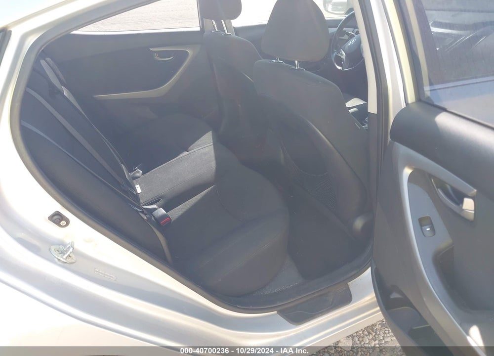 2015 HYUNDAI ELANTRA SE VIN: KMHDH4AE0FU227892