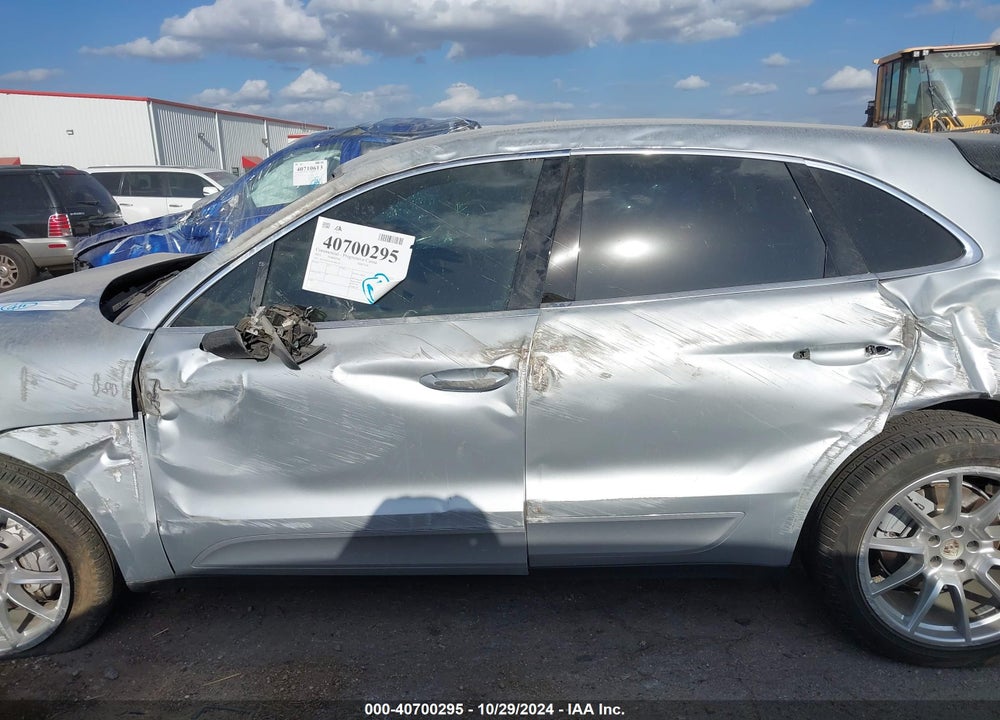 2015 PORSCHE MACAN S VIN: WP1AB2A50FLB41158