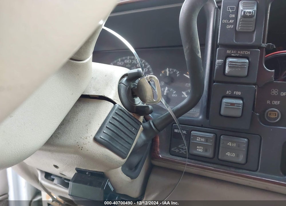 2000 CADILLAC ESCALADE STANDARD VIN: 1GYEK13R2YR127463