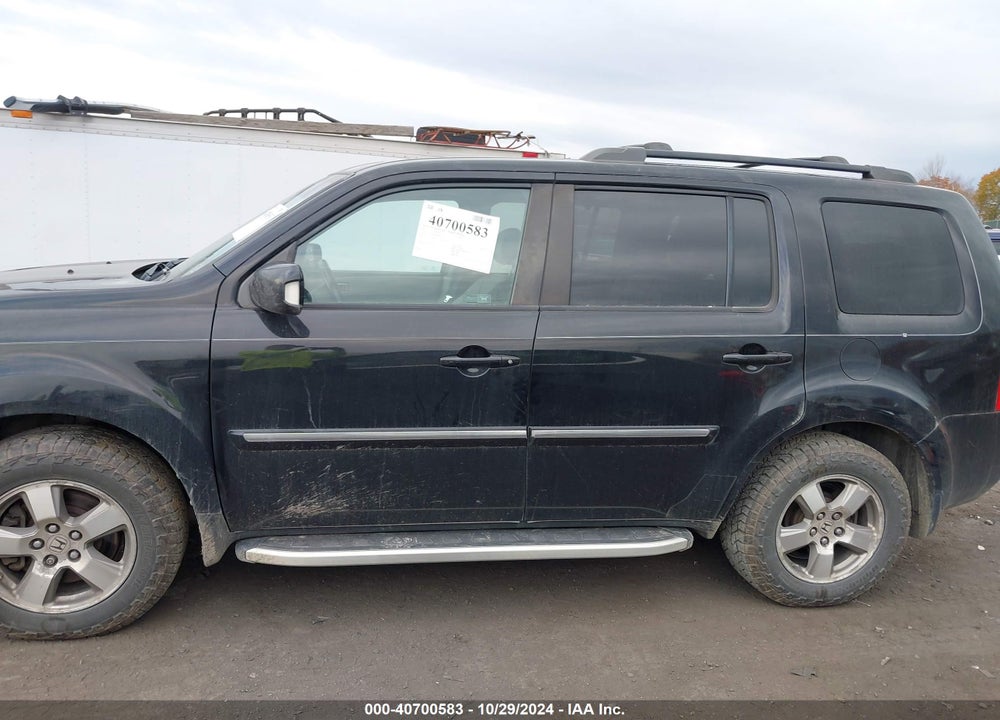 2011 HONDA PILOT TOURING VIN: 5FNYF4H9XBB099507