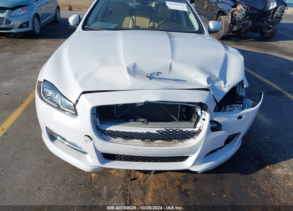 2016 JAGUAR XJ R - SPORT VIN: SAJWA1C76G8V99618
