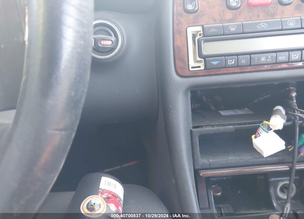 2000 MERCEDES-BENZ CLK 320 VIN: WDBLK65G8YT028721