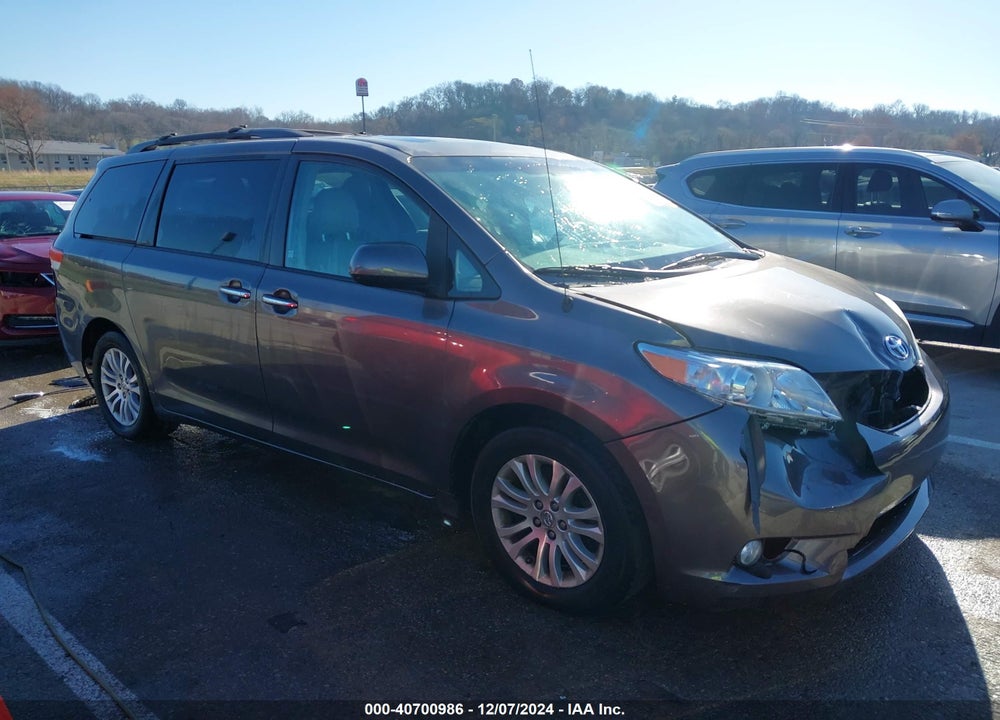 2013 TOYOTA SIENNA XLE LIMITED VIN: 5TDYK3DCXDS356865