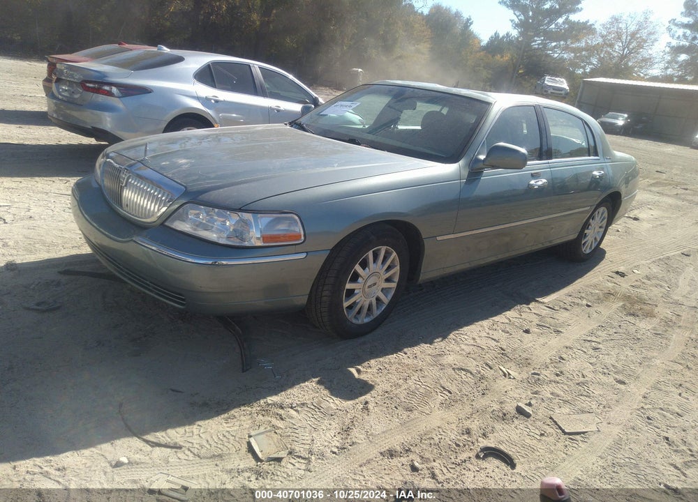 2006 LINCOLN TOWN CAR SIGNATURE VIN: 1LNHM81V06Y636276