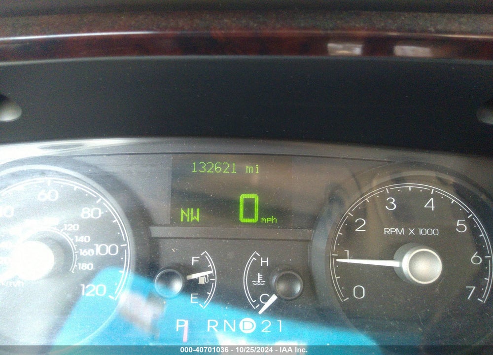 2006 LINCOLN TOWN CAR SIGNATURE VIN: 1LNHM81V06Y636276