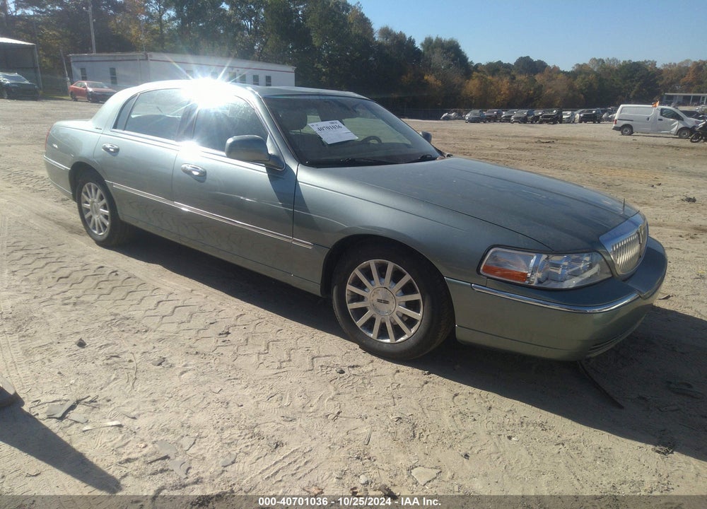 2006 LINCOLN TOWN CAR SIGNATURE VIN: 1LNHM81V06Y636276