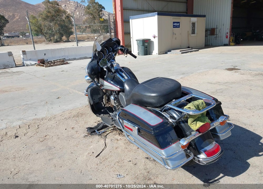 2010 HARLEY-DAVIDSON FLHTCU VIN: 1HD1FC416AB615065