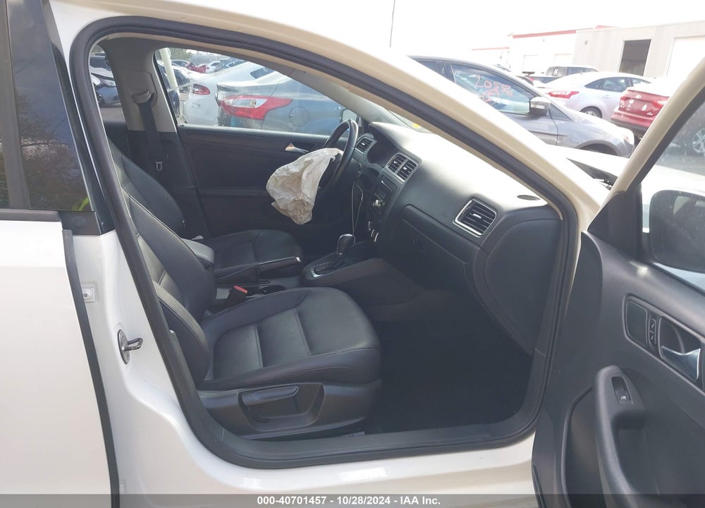2011 VOLKSWAGEN JETTA 2.5L SE VIN: 3VWDZ7AJ0BM396936
