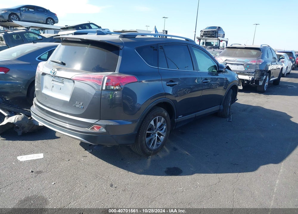 2018 TOYOTA RAV4 HYBRID XLE VIN: JTMRJREV5JD198257
