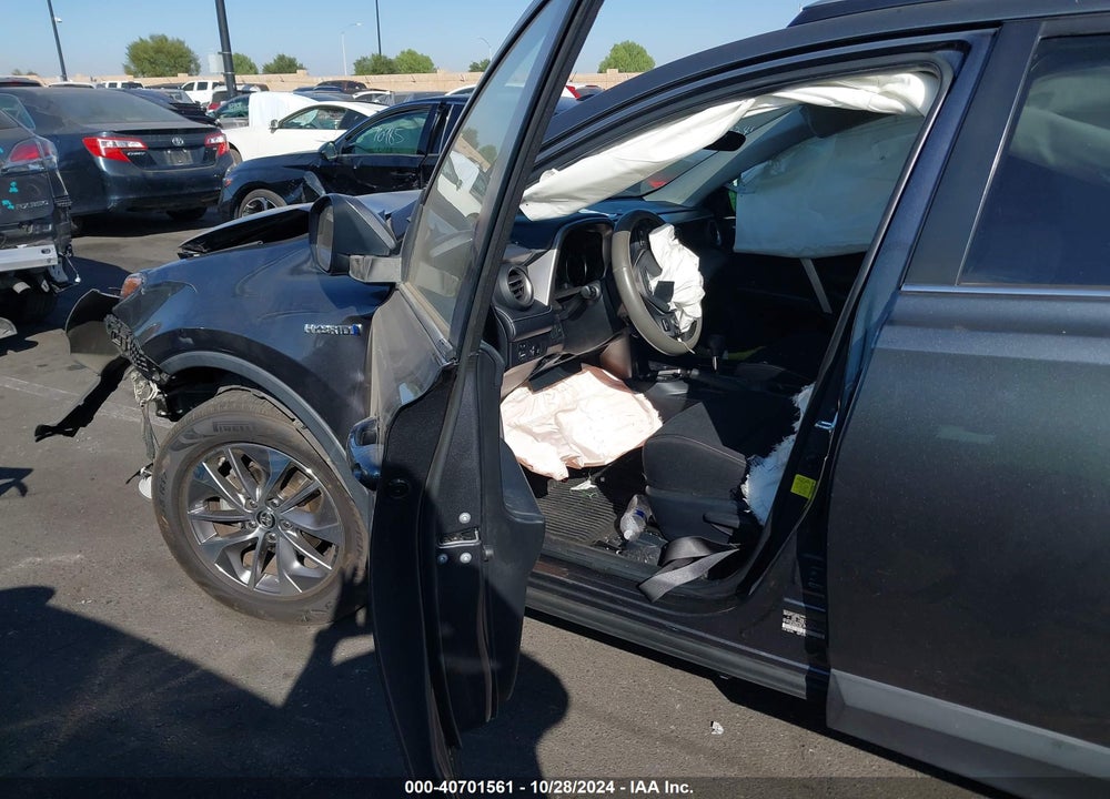 2018 TOYOTA RAV4 HYBRID XLE VIN: JTMRJREV5JD198257