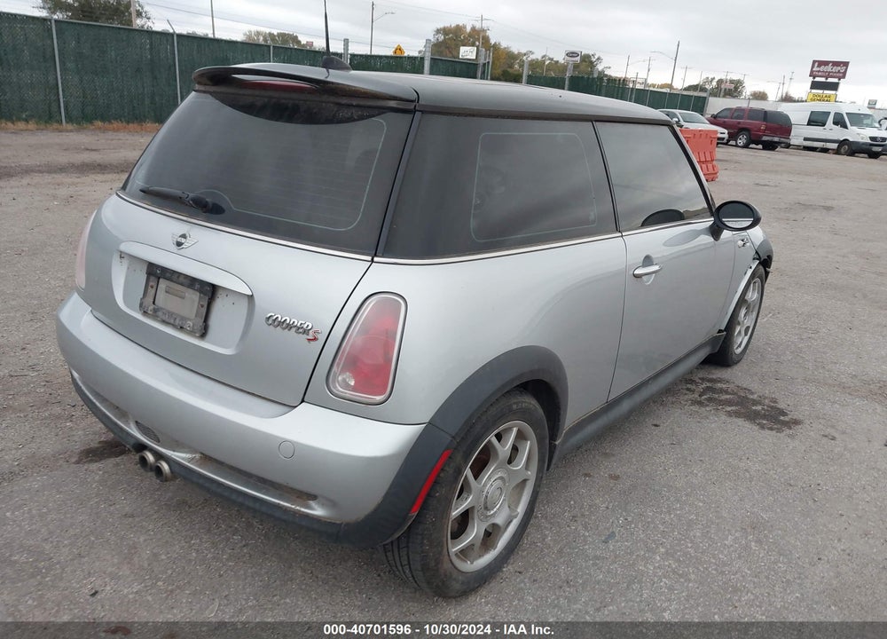 2005 MINI COOPER S VIN: WMWRE33465TD90505