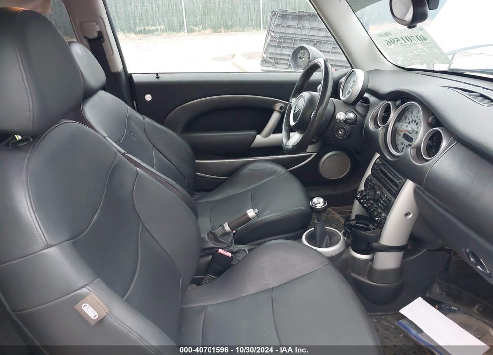 2005 MINI COOPER S VIN: WMWRE33465TD90505