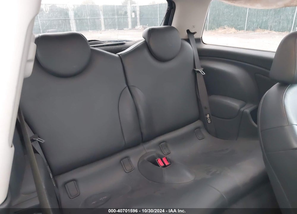2005 MINI COOPER S VIN: WMWRE33465TD90505