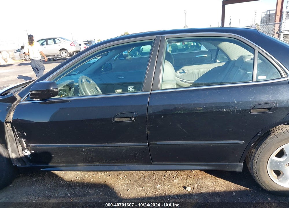 2001 HONDA ACCORD 3.0 EX VIN: 1HGCG16531A061003