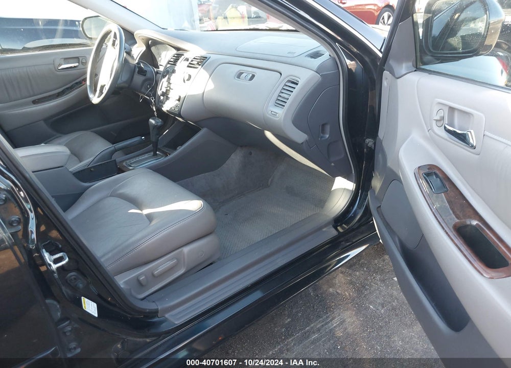 2001 HONDA ACCORD 3.0 EX VIN: 1HGCG16531A061003